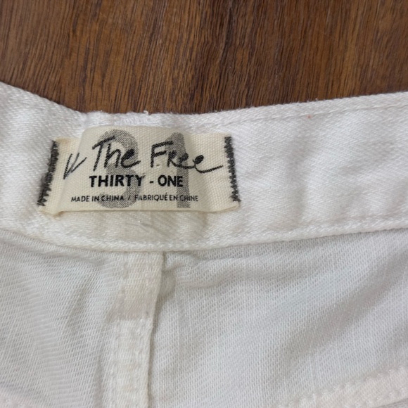 Free People We The Free White Distressed Denim Cutoff Shorts Size 31 - Picture 5 of 6